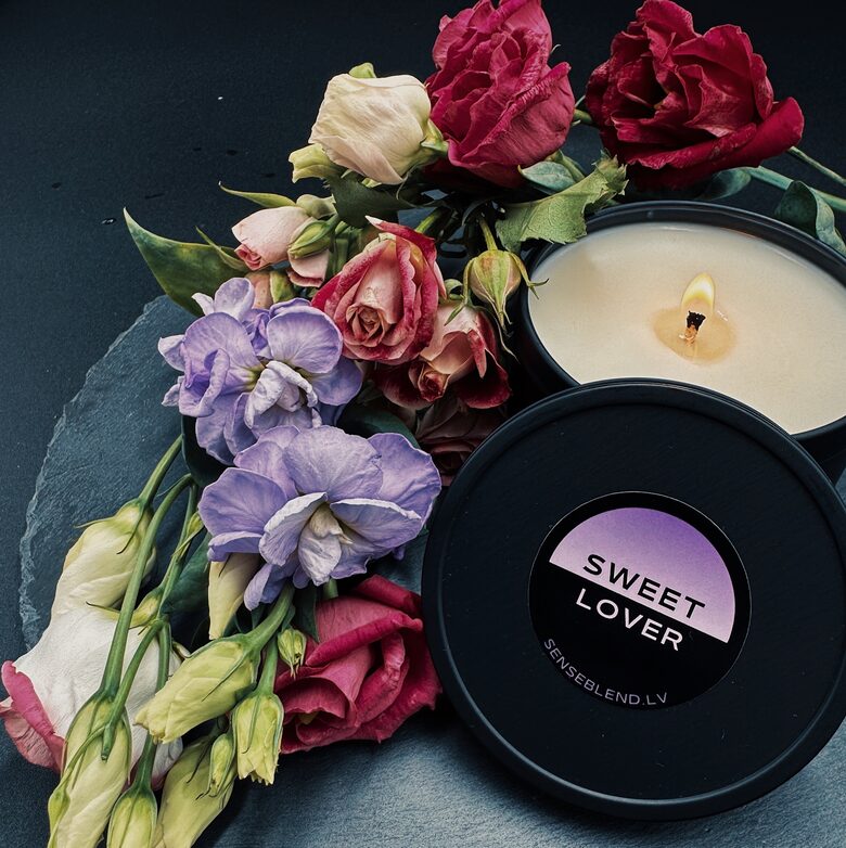 Māmiņdienas dāvana: Sweet Lover aromātiskā svece mājīgai un mīlestības pilnai atmosfērai | SenseBlend