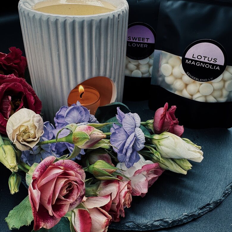 Māmiņdienas dāvana: Floral Charm aromlampas un ziedu vasku komplekts mājīgai atmosfērai | SenseBlend